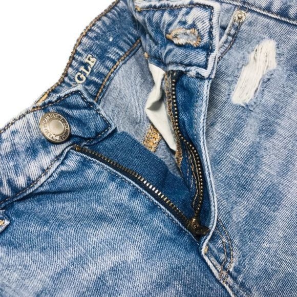 AMERICAN EAGLE Mid Rise Tomgirl Shorty Denim Distressed Shorts Size 2 - Picture 6 of 8